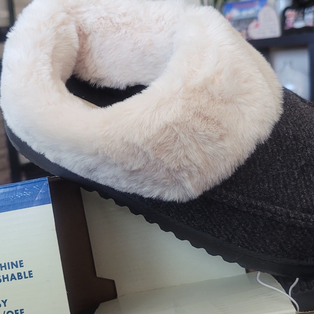 Women's Cozy Black and Cream Slippers